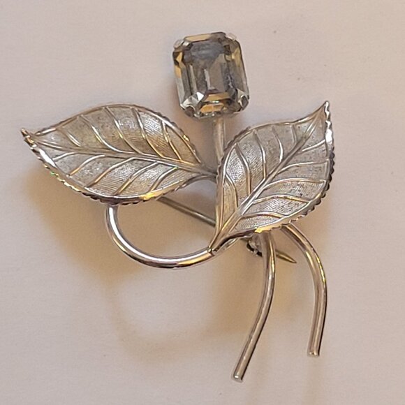 Vintage Van Dell Sterling Silver Leaf Brooch With Emerald-Cut Glass Gemstone - Picture 1 of 4